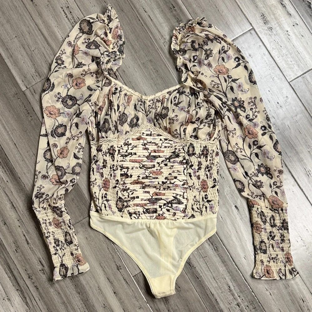 FREE PEOPLE BRUNCH DATE BODYSUIT IVORY FLORAL PUFF SLEEVE SMOCKED CORSET TOP NWT - Picture 2 of 12